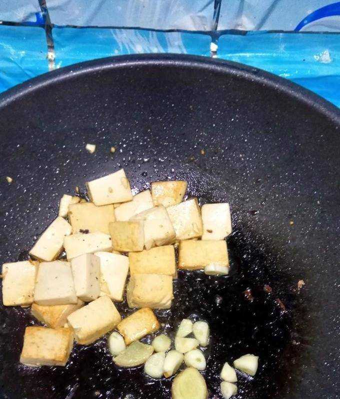 怎樣做美味的雙椒香菇炒豆腐
