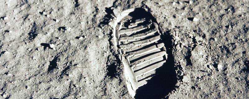誰是第一個登上月球的人