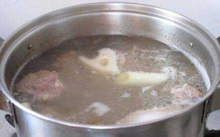蓮藕排骨湯的做法