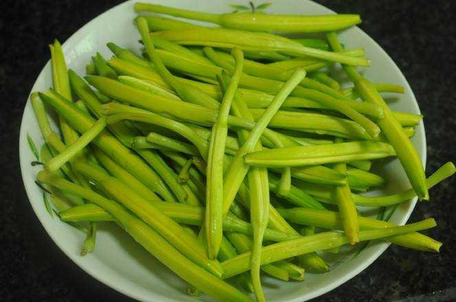 新的黃花菜怎麼吃呢