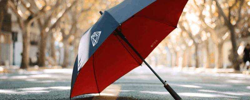 雨傘是誰發明的
