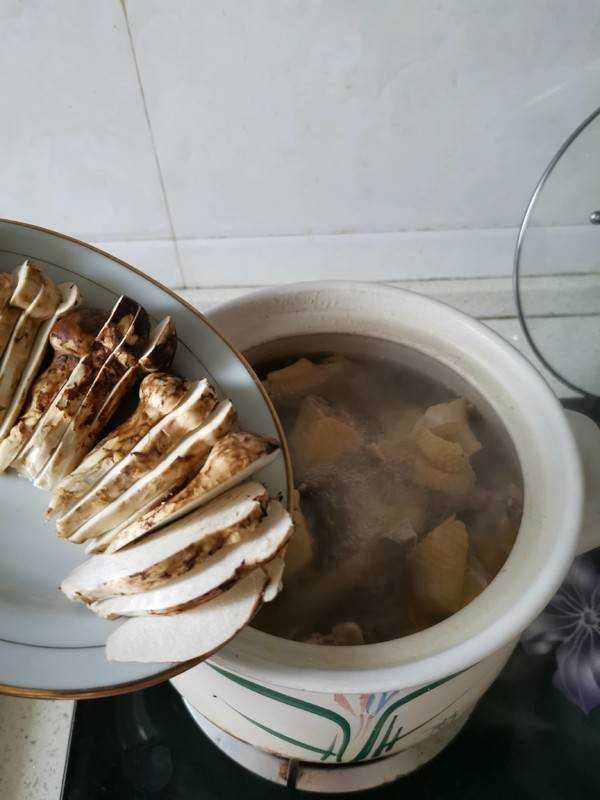 新鮮松茸燉湯什麼時候下鍋