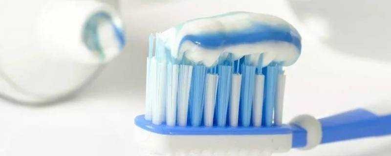 過期的牙膏還能刷牙嗎