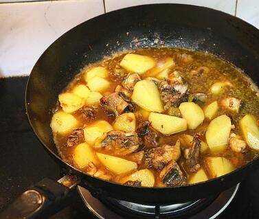 炒雞肉土豆怎麼做好吃法