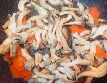 炒白色的蘑菇怎麼炒好吃