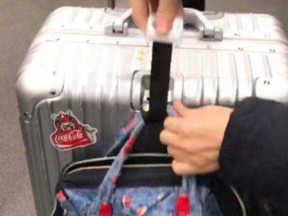 行李箱外面的伸縮帶怎麼使用
