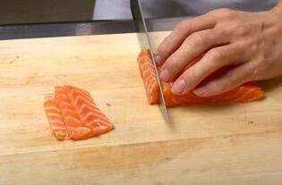 三文魚怎樣切