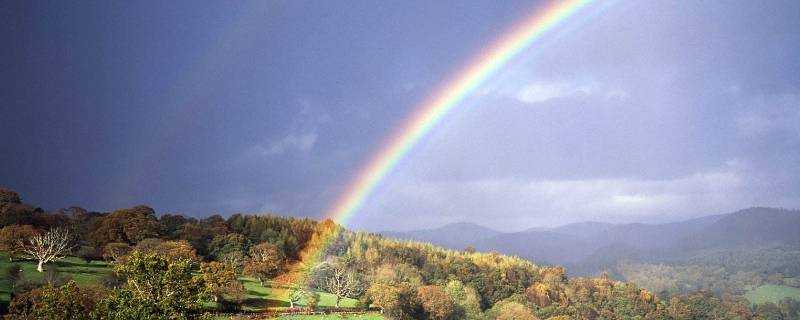 為什麼雨後天上掛著彩虹