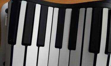 手卷鋼琴怎麼開機使用