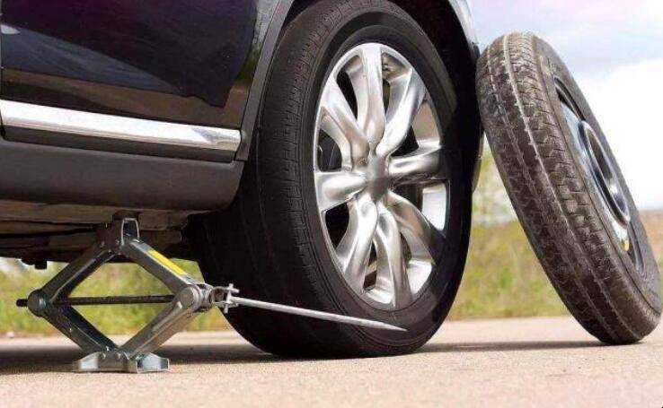 如何更換汽車輪胎