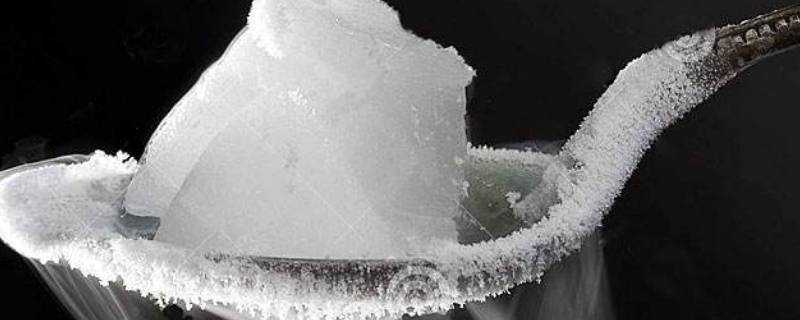 乾冰遇水會爆炸嗎
