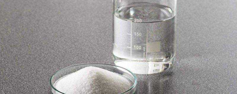生理鹽水是什麼是家裡用的鹽嗎