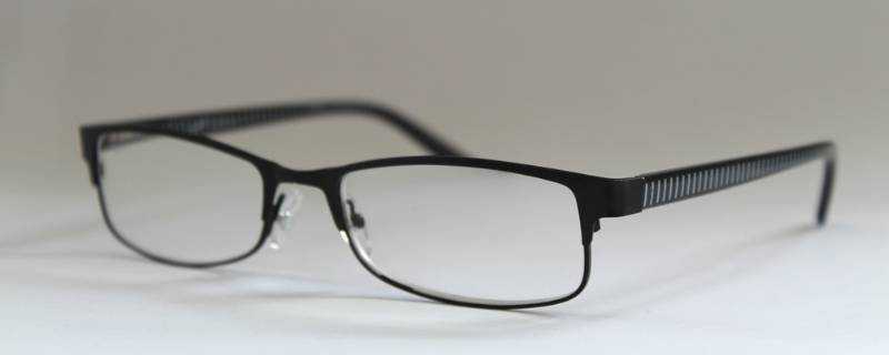 眼鏡材質分類及特點