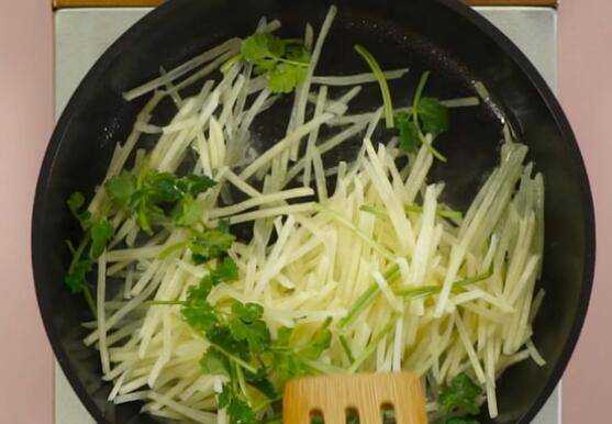 炒土豆絲怎麼不粘鍋