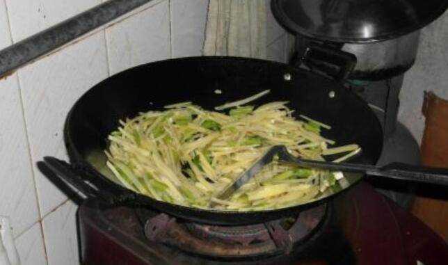 土豆絲芹菜怎麼炒