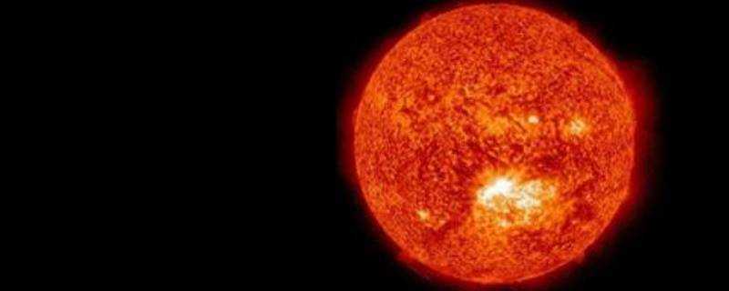 太陽是距離地球最近的什麼