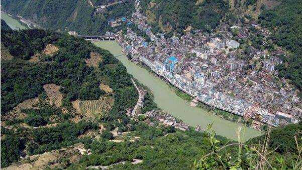 雲南最窄的峽谷縣城