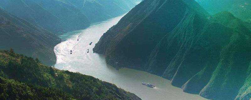 長江發源於青藏高原上的什麼山脈