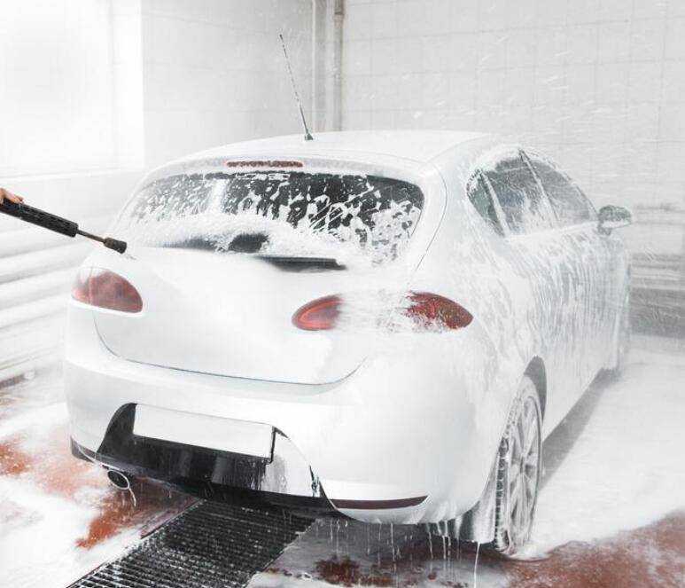 可以單用清水洗車嗎