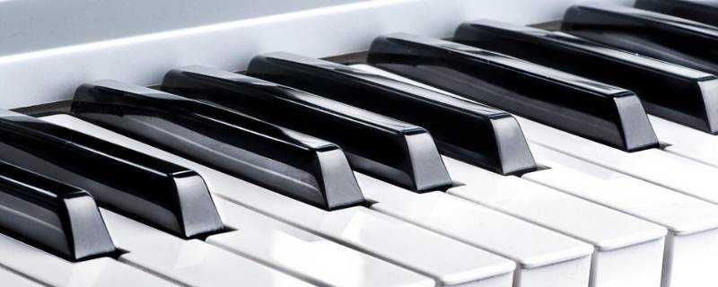 鋼琴是透過什麼而發音的樂器