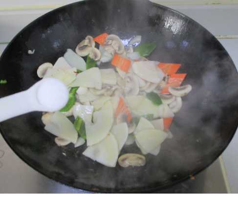 白色圓蘑菇怎麼炒