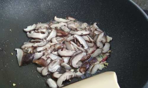 菠菜香菇怎麼炒好吃