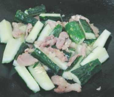 黃瓜炒瘦肉怎麼做好吃又簡單