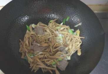 黃花菜炒牛肉怎麼做好吃