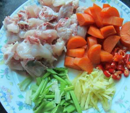 雞和紅蘿蔔怎麼炒好吃