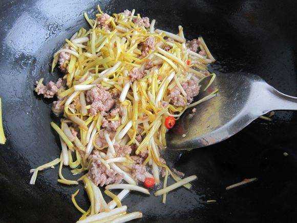 韭黃炒肉怎麼做好吃法