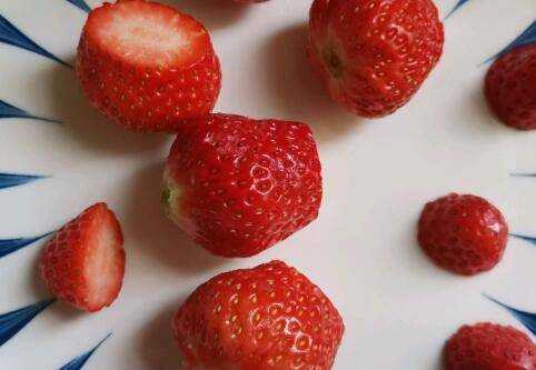 草莓糖葫蘆怎麼做